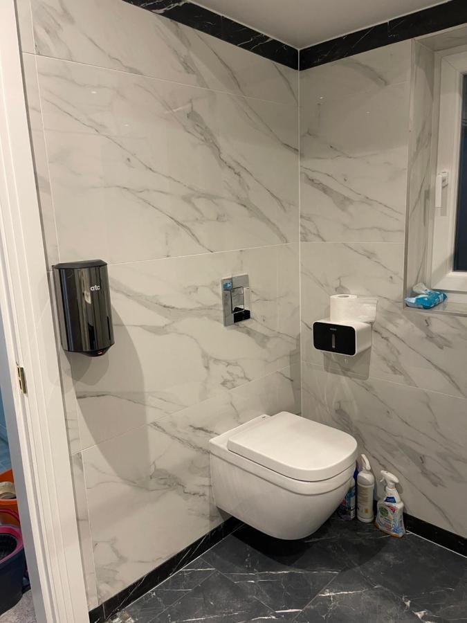 Modern Huge Double Room With Private Bathroom In Colindale エッジウェア エクステリア 写真