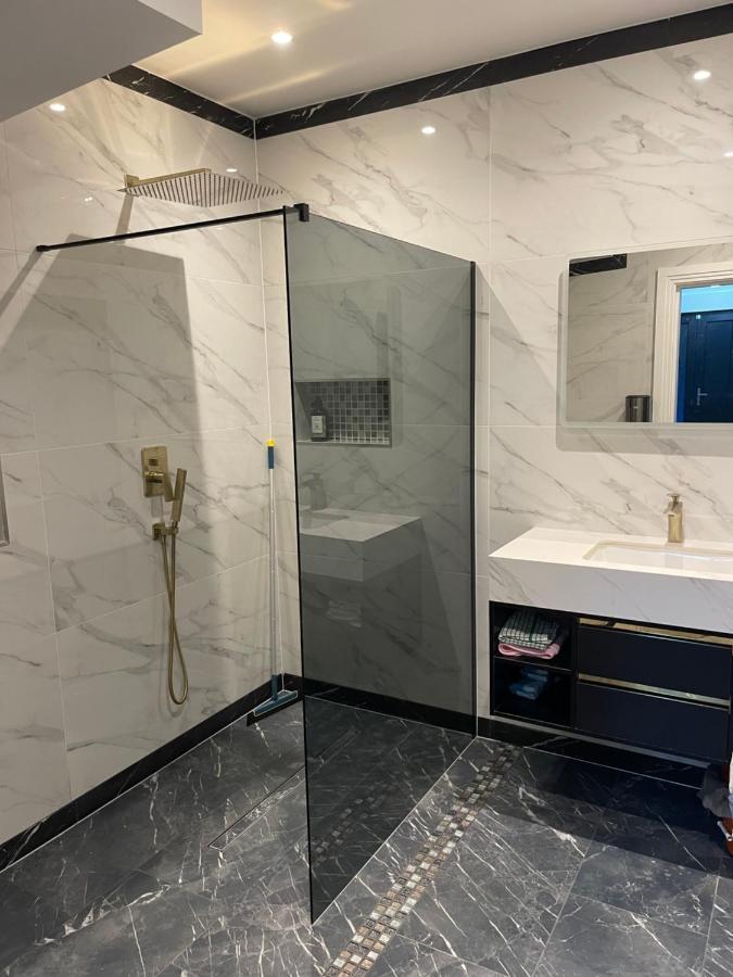 Modern Huge Double Room With Private Bathroom In Colindale エッジウェア エクステリア 写真