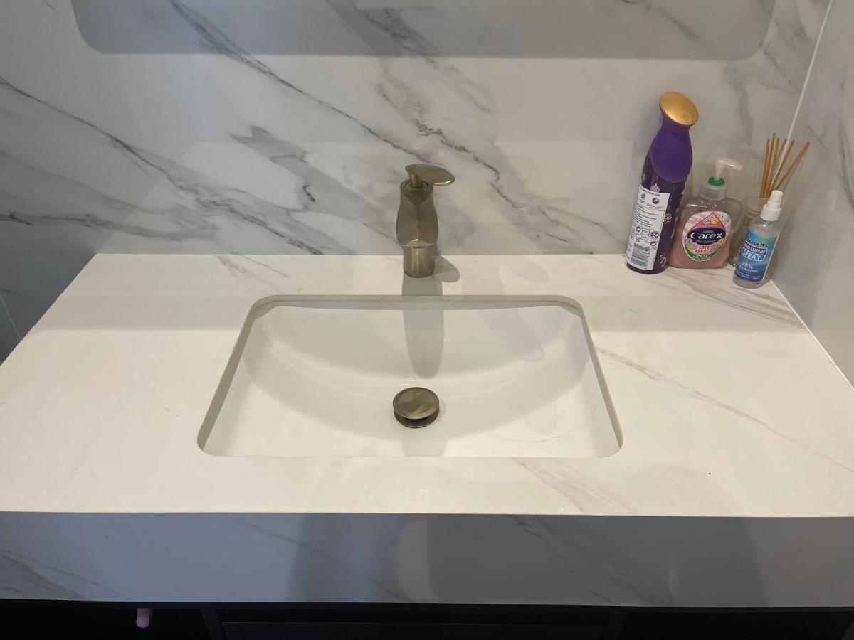 Modern Huge Double Room With Private Bathroom In Colindale エッジウェア エクステリア 写真