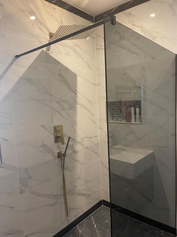 Modern Huge Double Room With Private Bathroom In Colindale エッジウェア エクステリア 写真