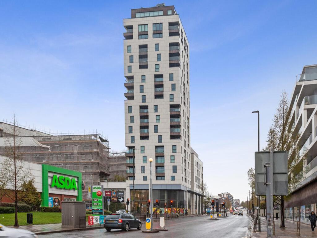 Modern Huge Double Room With Private Bathroom In Colindale エッジウェア エクステリア 写真