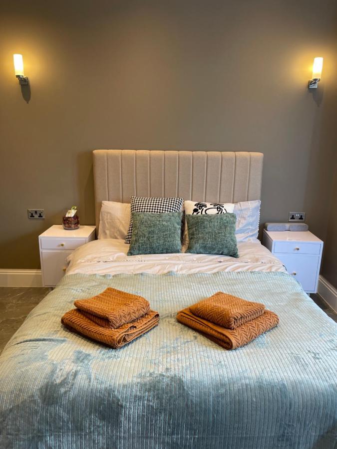 Modern Huge Double Room With Private Bathroom In Colindale エッジウェア エクステリア 写真