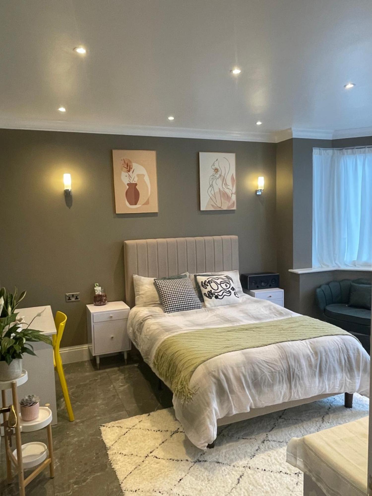 Modern Huge Double Room With Private Bathroom In Colindale エッジウェア エクステリア 写真