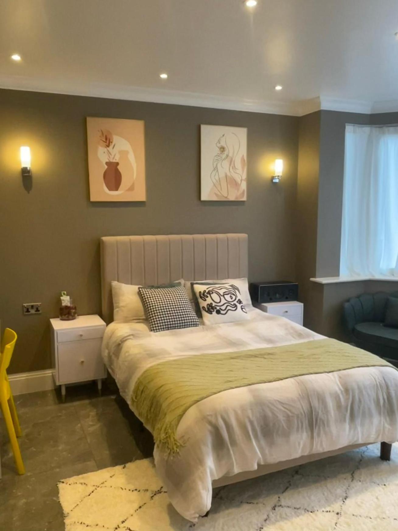 Modern Huge Double Room With Private Bathroom In Colindale エッジウェア エクステリア 写真