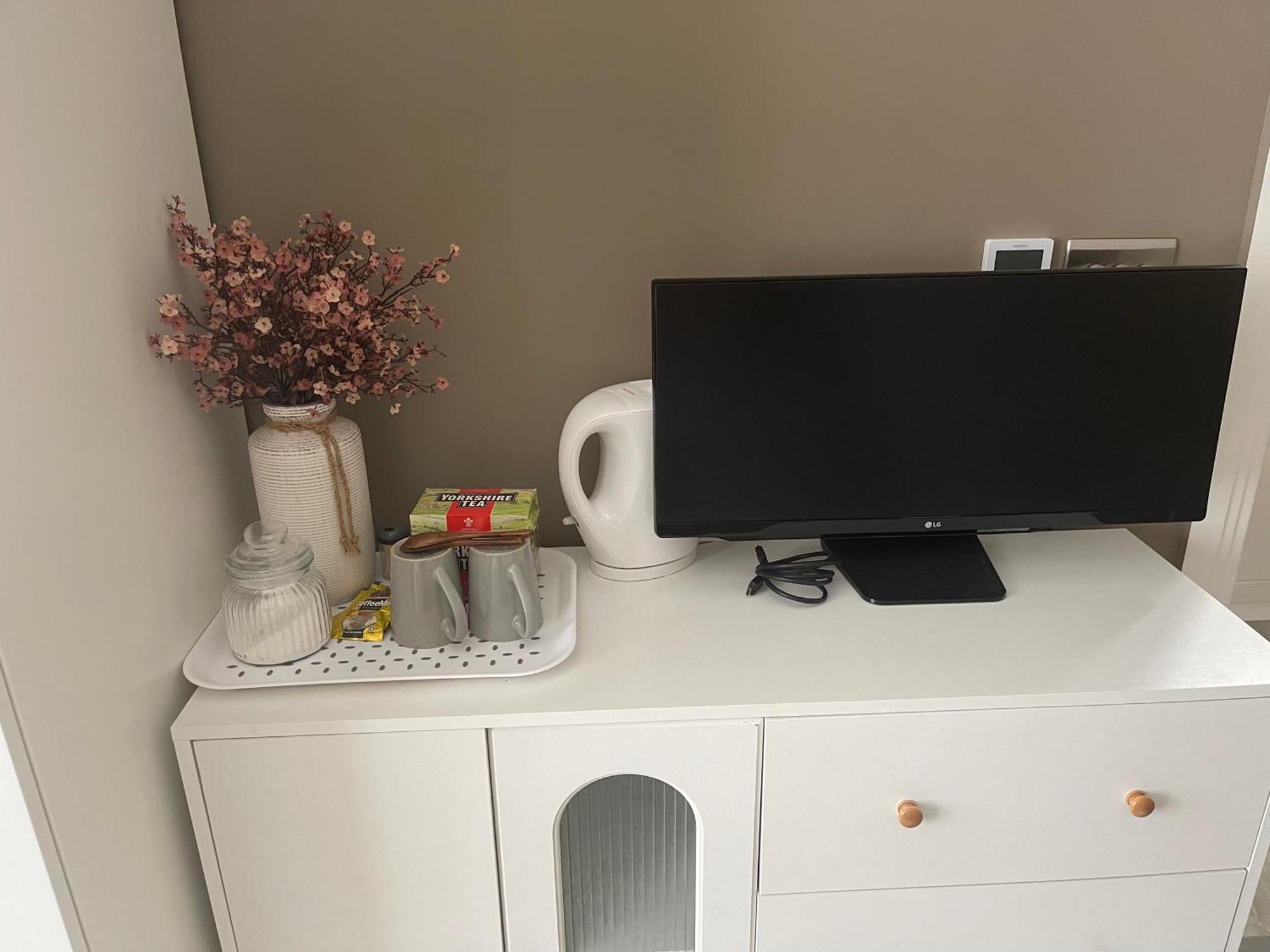 Modern Huge Double Room With Private Bathroom In Colindale エッジウェア エクステリア 写真