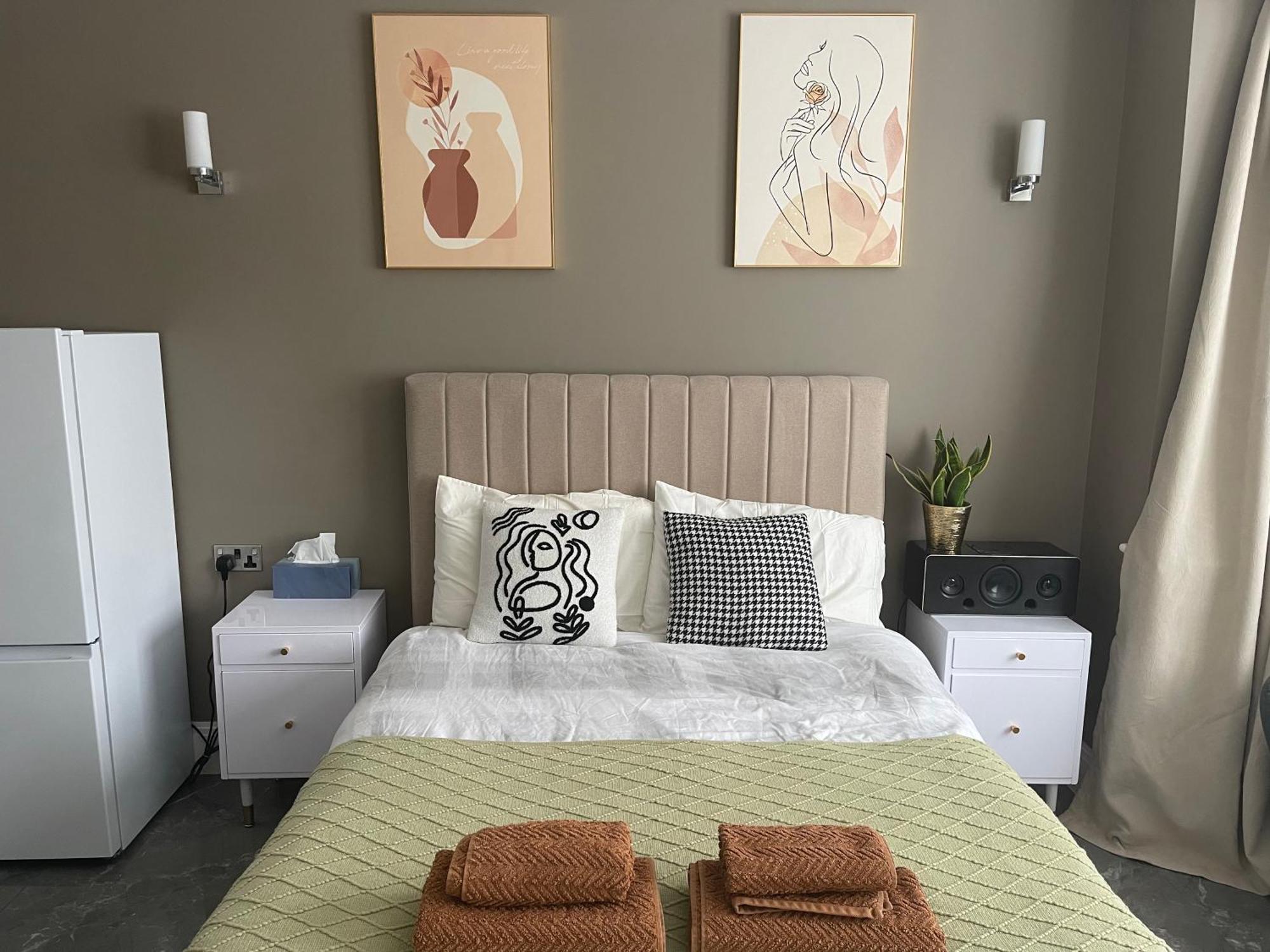 Modern Huge Double Room With Private Bathroom In Colindale エッジウェア エクステリア 写真